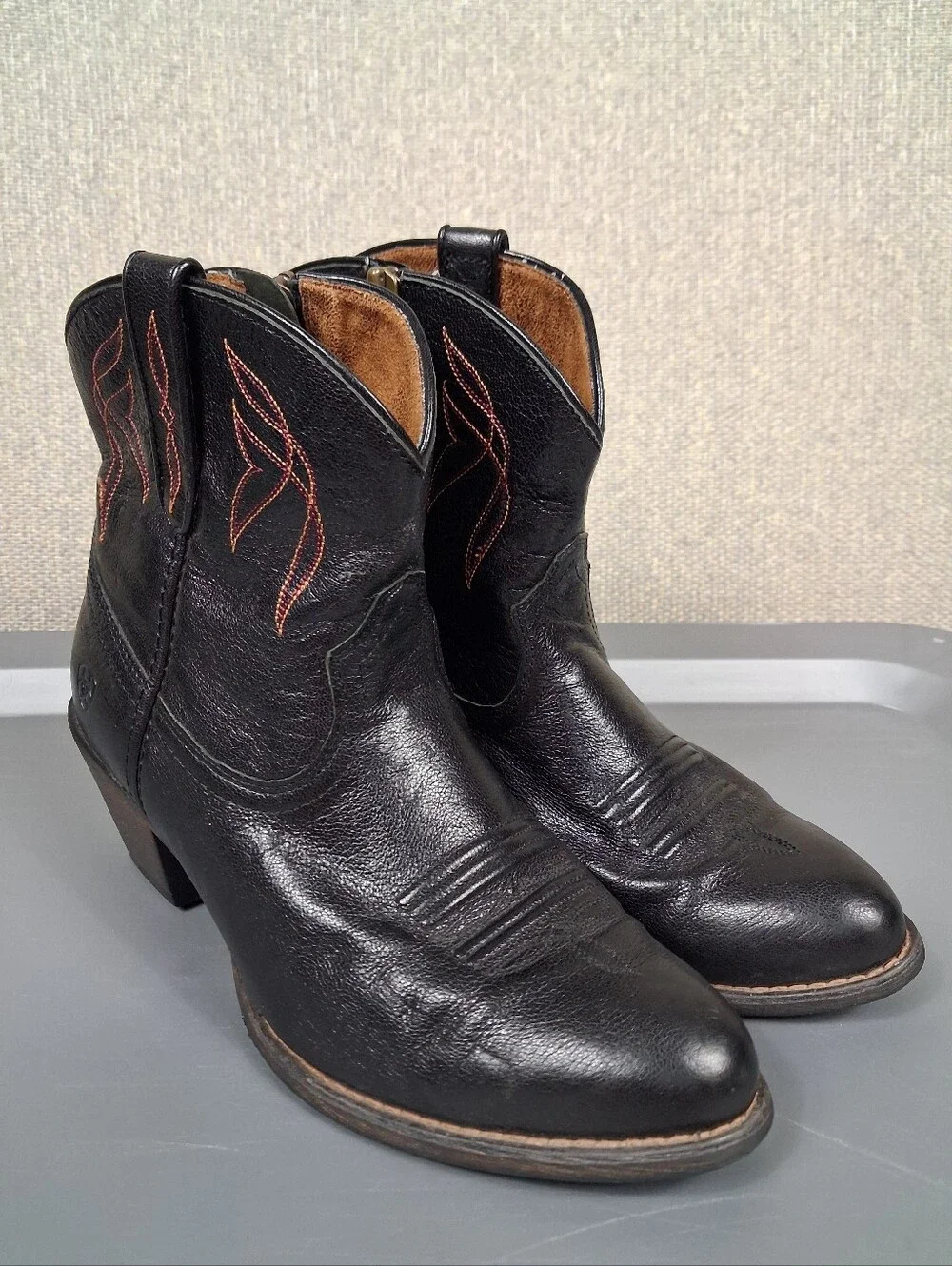 Ariat Darlin Short Western Ankle Boots Size 8B Black Almond Toe Side Zip Cowgirl